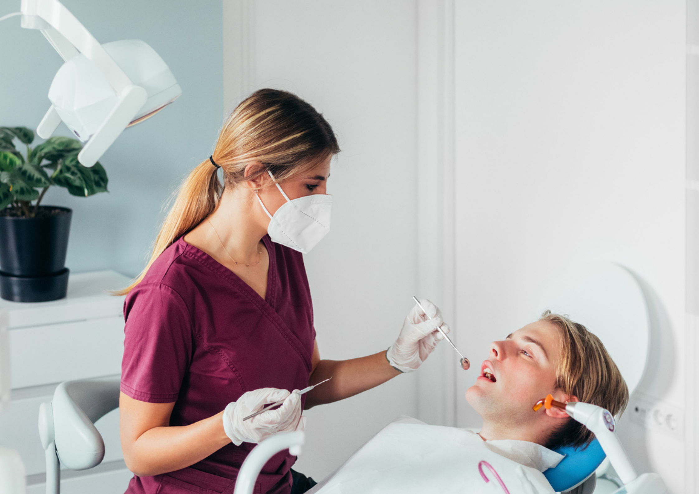 Clear Aligners vs Invisalign: Compare the Difference – Smile White UK